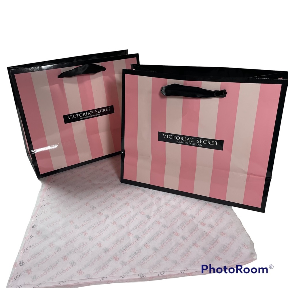 Victoria’s Secret 2 medium gift bags + 4 tissues